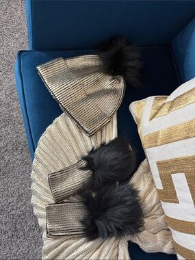 jocelyn Gold Metallic Knit Beanies with Black Faux Fur Pom